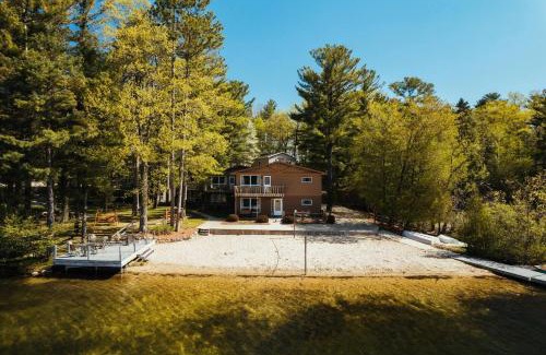 Mayfield House | TC Lake Stay-Pontoon & SUP Rentals - Sleeps 4!