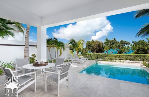 Providenciales House | TC Villas - Ocean Edge: Walk to Reef, Dine & Relax