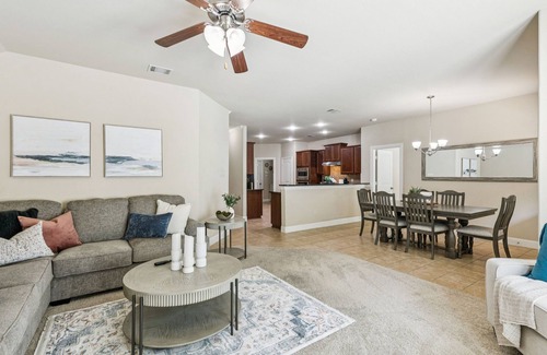 Oak Point House | TCH -Comfy 3bd/2ba home in Oak Point w/Workspace