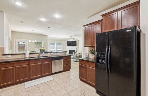 Oak Point House | TCH -Comfy 3bd/2ba home in Oak Point w/Workspace