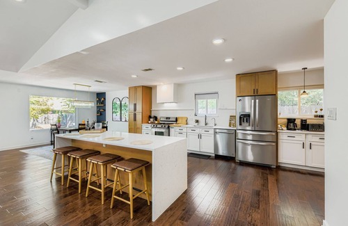 East Oak Hill House | TCH - Comfy 4bd/2ba home in Austin with Workspace