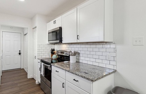 Richardson House | TCH - Cozy 3bd/1.5ba in Richardson with Workspace
