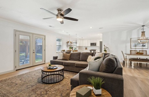 Allen House | TCH - Cozy 3bd/2ba in Allen with desk