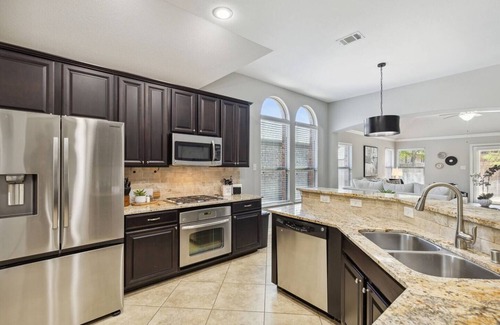 Keller House | Family-Friendly 4BR Home in Keller with Pet Amenities