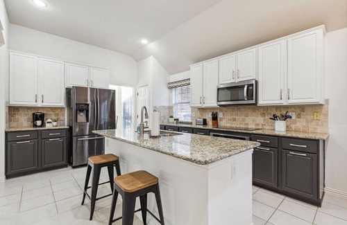 Keller House | TCH - Spacious 4bd/2ba home in Keller with Office