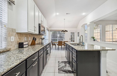 Keller House | TCH - Spacious 4bd/2ba home in Keller with Office