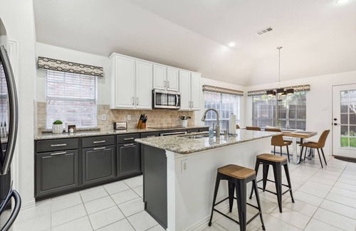 Keller House | TCH - Spacious 4bd/2ba home in Keller with Office