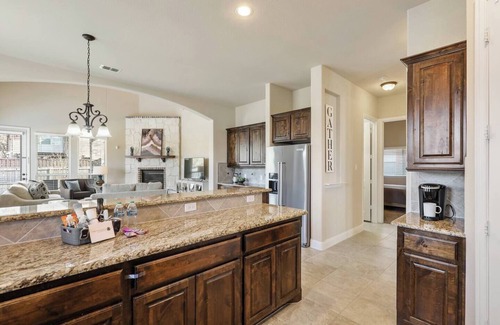 Frisco House | Family-Friendly 4BR Home with Kitchen in West Frisco