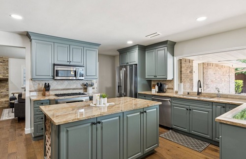 Northwest Dallas House | TCH - Spacious 4bd/3ba in Dallas with Workspace