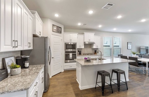 Northlake House | Relaxing 5BR/3BA Family Home in Northlake - Pet Friendly