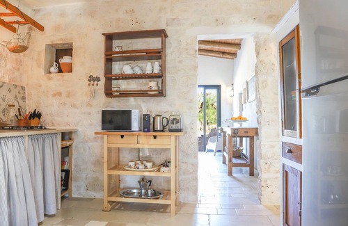 Triggianello House | Pet-Friendly Trulli Albapetra with Ocean View & Pool