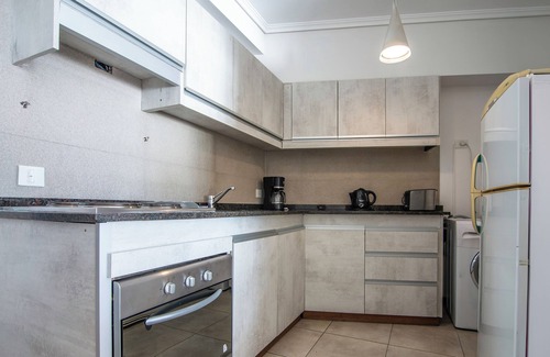 Belgrano Apartment | Lake View Retreat: 3 Bedroom Apartment with Balcony & Spa