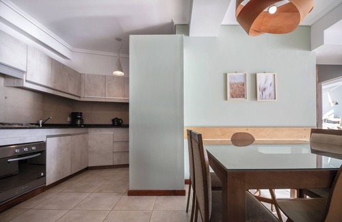 Belgrano Apartment | Lake View Retreat: 3 Bedroom Apartment with Balcony & Spa