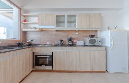 Belgrano House | Relaxing 2-Level Apartment with Balcony & Lake Views
