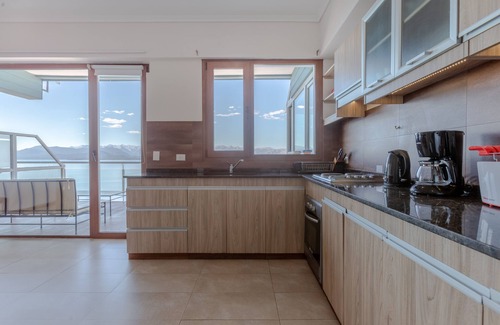 Belgrano House | Relaxing 2-Level Apartment with Balcony & Lake Views