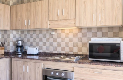 Belgrano Apartment | Inviting 3/4 Bedroom Apartment with Lake Views & Hot Tub