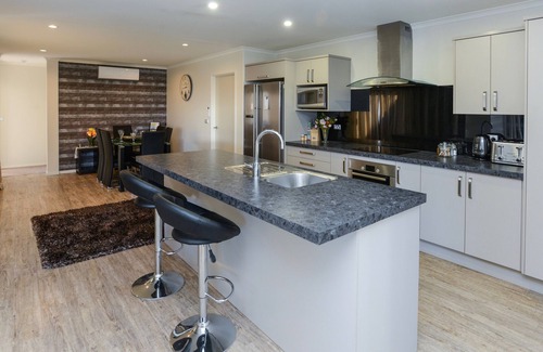 Napier Cottage | Oceanfront Te Awa Napier Treasure - Top-Rated Family Retreat