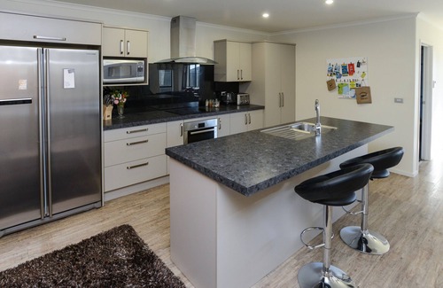 Napier Cottage | Oceanfront Te Awa Napier Treasure - Top-Rated Family Retreat