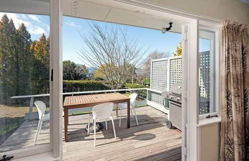 Taupo House | Family-Friendly Te Kopua Holiday Home at Acacia Bay