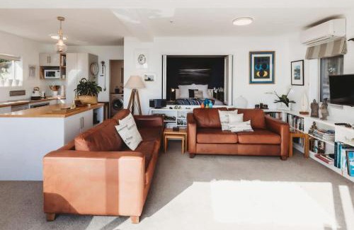 Bell Block Apartment | Oceanfront Retreat at Te Moana Waterfront - Rated 8.9/10