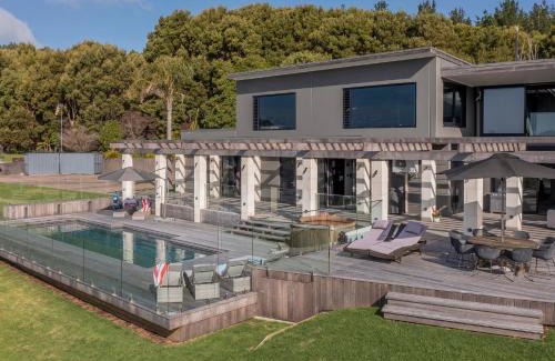Whangapoua House | Te Punga Lodge - Whangapoua Beach Luxury Villa