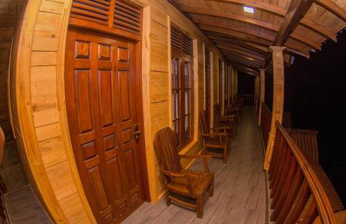 Nallathanniya Hotel | Budget-Friendly Tea Breeze Motel with Family Amenities