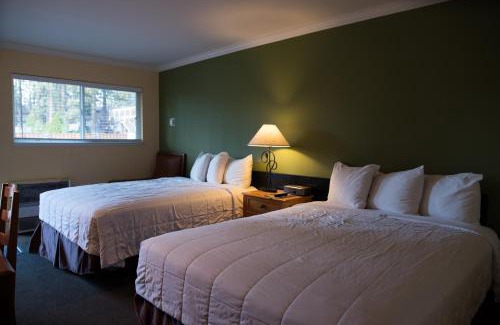 Lakeside Park Cabin | Discover Tea Garden Lodge: Pet-Friendly Oasis by the Ocean