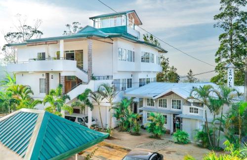 Hatton Ski Chalet | Discover Tea Hills Bungalow: Family-Friendly with Breakfast