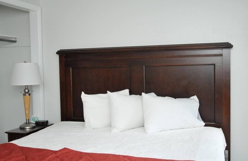 Lake George Hotel | Experience Tea Island Resort: Family-Friendly with Pool Access