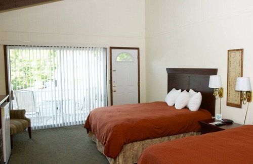 Lake George Hotel | Experience Tea Island Resort: Family-Friendly with Pool Access