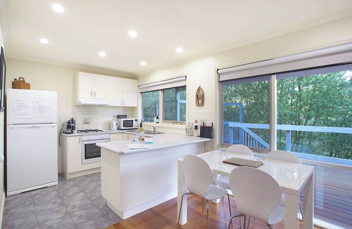 Tootgarook House | Unwind at Tea Tree Breeze: Oceanfront Oasis with Spa & Pool