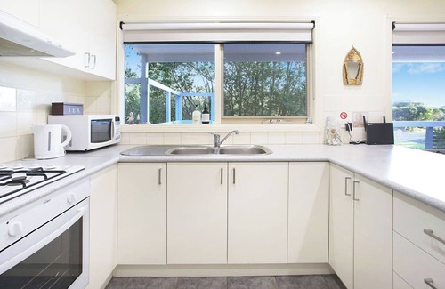 Tootgarook House | Unwind at Tea Tree Breeze: Oceanfront Oasis with Spa & Pool