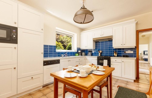 Caragh Lake House | Spacious Teach An Culllin: Family-Friendly 5 Bedroom Retreat