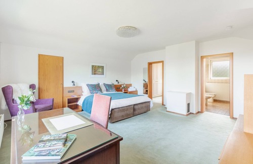 Caragh Lake House | Spacious Teach An Culllin: Family-Friendly 5 Bedroom Retreat