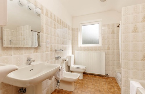 Caragh Lake House | Spacious Teach An Culllin: Family-Friendly 5 Bedroom Retreat