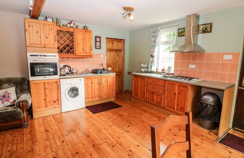 County Waterford Cottage | Family-Friendly TEACH CHIUIN in Scenic Cappoquin