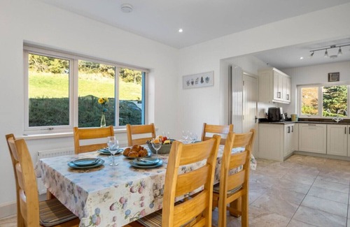 Clifden House | Discover Teach Eile: Family-Friendly Getaway Near Clifden