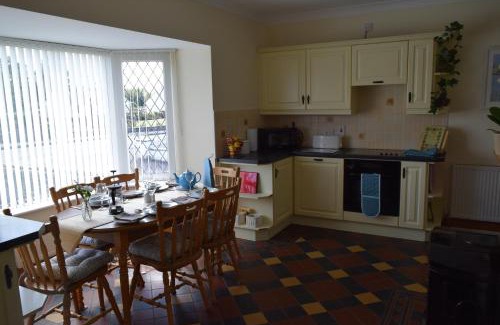 Dungloe House | Top-Rated Family Retreat at Teach Kitty Con – Book Now!