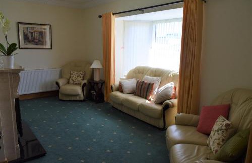 Dungloe House | Top-Rated Family Retreat at Teach Kitty Con – Book Now!