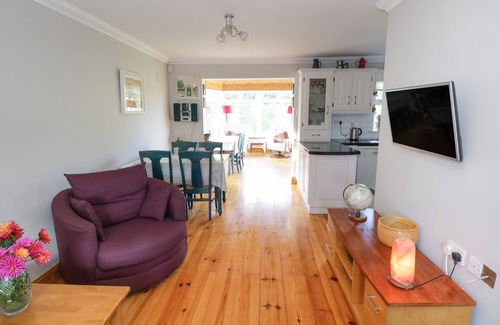 Carraroe Cottage | Pet-Friendly Escape at TEACH TEOLAI with Cozy Open Fire