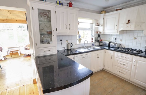 Carraroe Cottage | Pet-Friendly Escape at TEACH TEOLAI with Cozy Open Fire