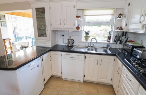 Carraroe Cottage | Pet-Friendly Escape at TEACH TEOLAI with Cozy Open Fire