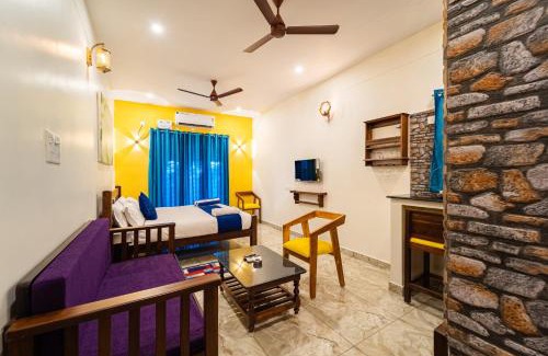 Ganapathichettikulam Villa | Relax at Teak Leaf Gateway Villa: Pool & Indoor Games