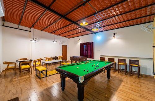 Ganapathichettikulam Villa | Relax at Teak Leaf Gateway Villa: Pool & Indoor Games