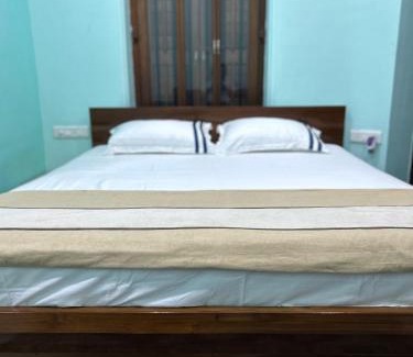 Kalighat House | Pet-Friendly Retreat at Teakwood Suite - Nokha House