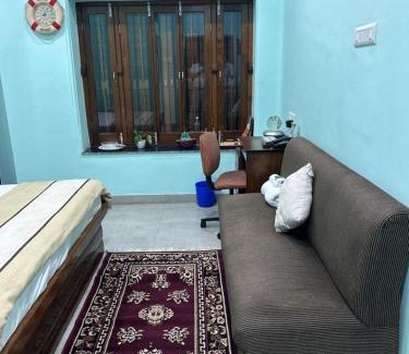 Kalighat House | Pet-Friendly Retreat at Teakwood Suite - Nokha House