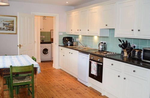 Colintraive Cottage | Teal Cottage: Pet-Friendly Retreat with En-Suite Comfort