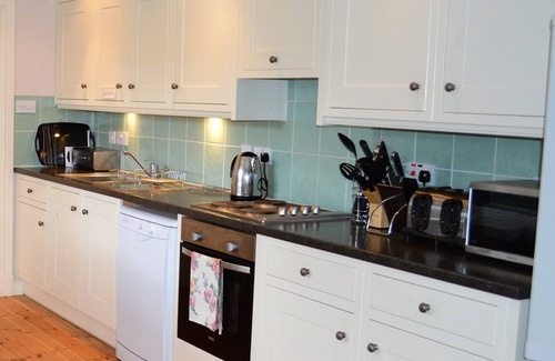 Colintraive Cottage | Teal Cottage: Pet-Friendly Retreat with En-Suite Comfort