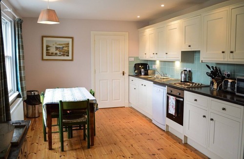 Colintraive Cottage | Teal Cottage: Pet-Friendly Retreat with En-Suite Comfort