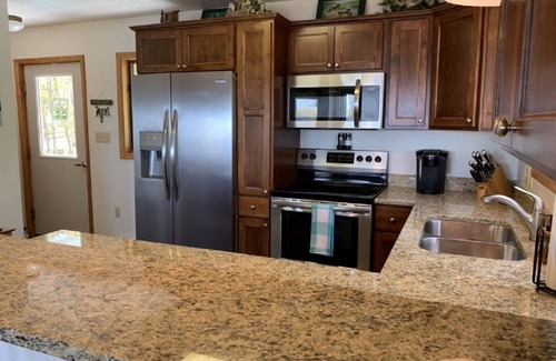 Marenisco House | Unforgettable Teal Wing: Lakeside Getaway on Lake Gogebic